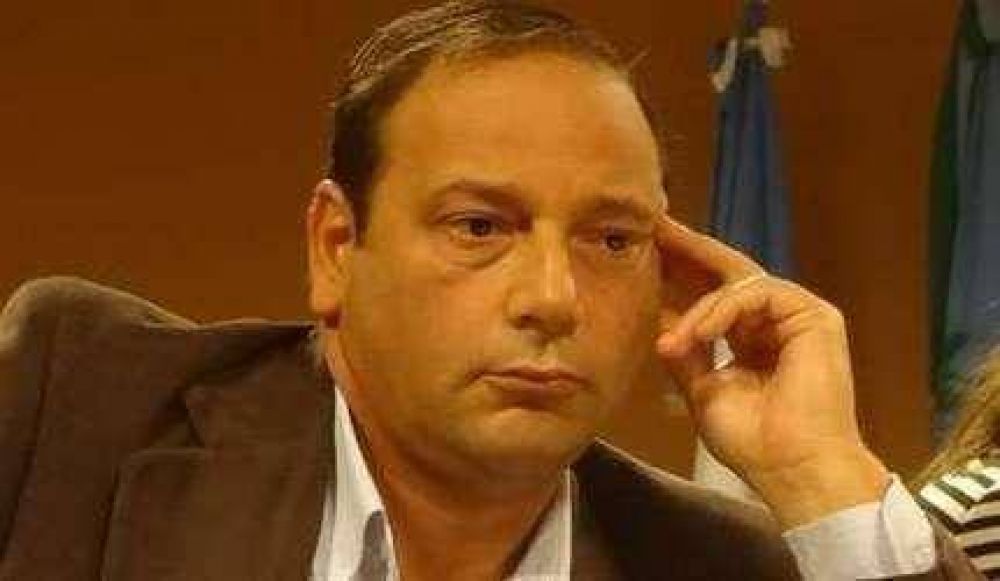 El Frente Renovador pidi� que Echeverr�a separe a Pardo de su cargo