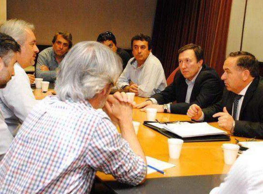 Por twitter Bevilacqua inform� sobre las viviendas de UOM, Sutiaga y Petroqu�micos