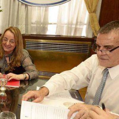 Avanza la investigaci�n por la compra masiva de celulares Alicia Kirchner y Carlos Castagneto