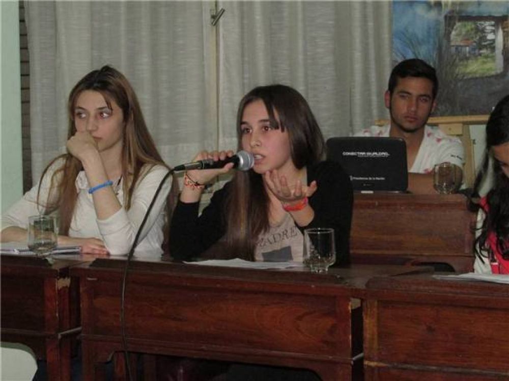 J�venes parlamentarios sesionaron en el Concejo