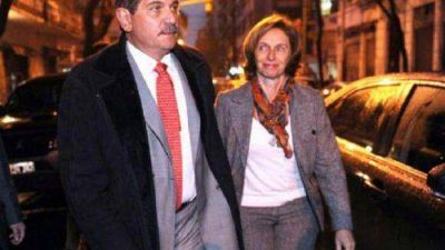 Alperovich se opondr�a a la candidatura de Beatr�z Rojk�s
