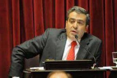 Cano reclam� al Gobierno que se ocupe de los problemas reales