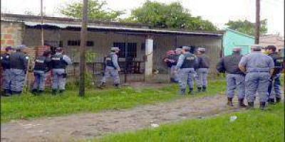Aprehenden a tres personas y secuestran tumberas