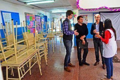 San Fernando entreg� mobiliario faltante a la Escuela N� 27, integrada a la doble escolaridad 