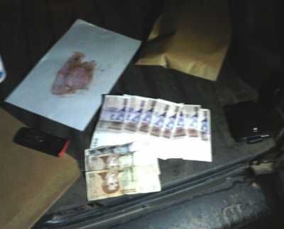 Aprehenden a dos sujetos con droga y dinero en efectivo en el sur de la Capital