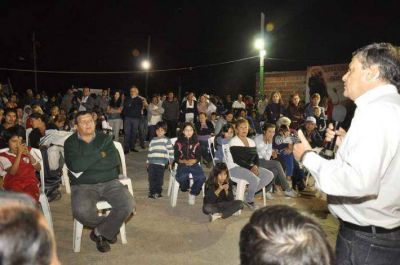 Peppo escuch� propuestas de vecinos del Gran Resistencia para sumar a su proyecto 2015