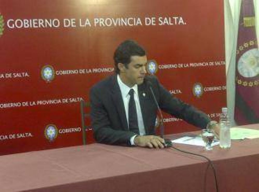 Urtubey se quebr�, finaliz� la conferencia y pidi� respeto para su familia