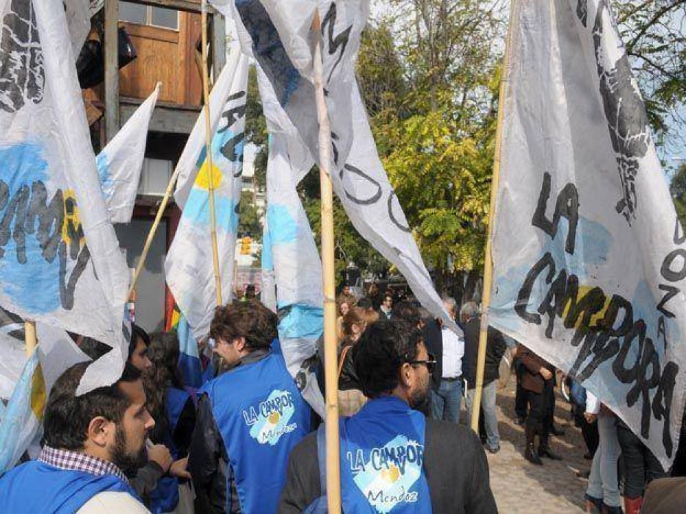 Las agrupaciones kirchneristas le contestaron a Cornejo por la pol�mica sobre el video