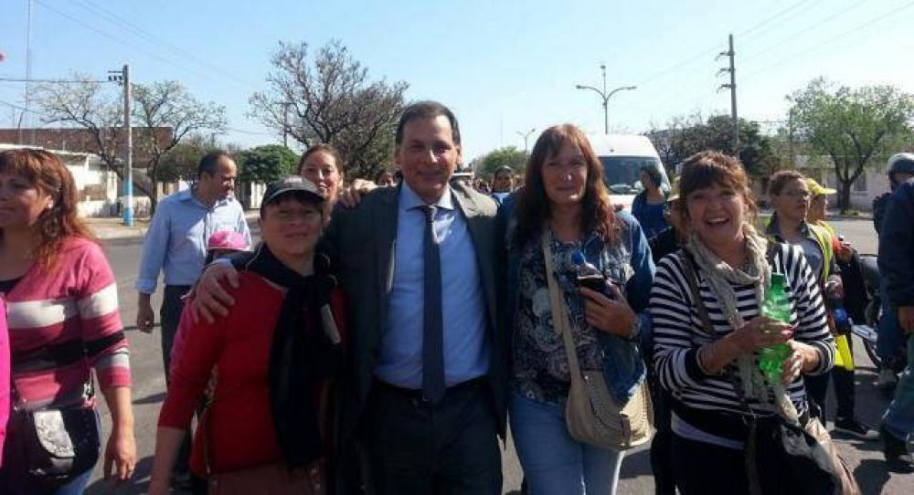 Empleados municipales marcharon hasta la Legislatura para recordar el �No� a la divisi�n de la ciudad