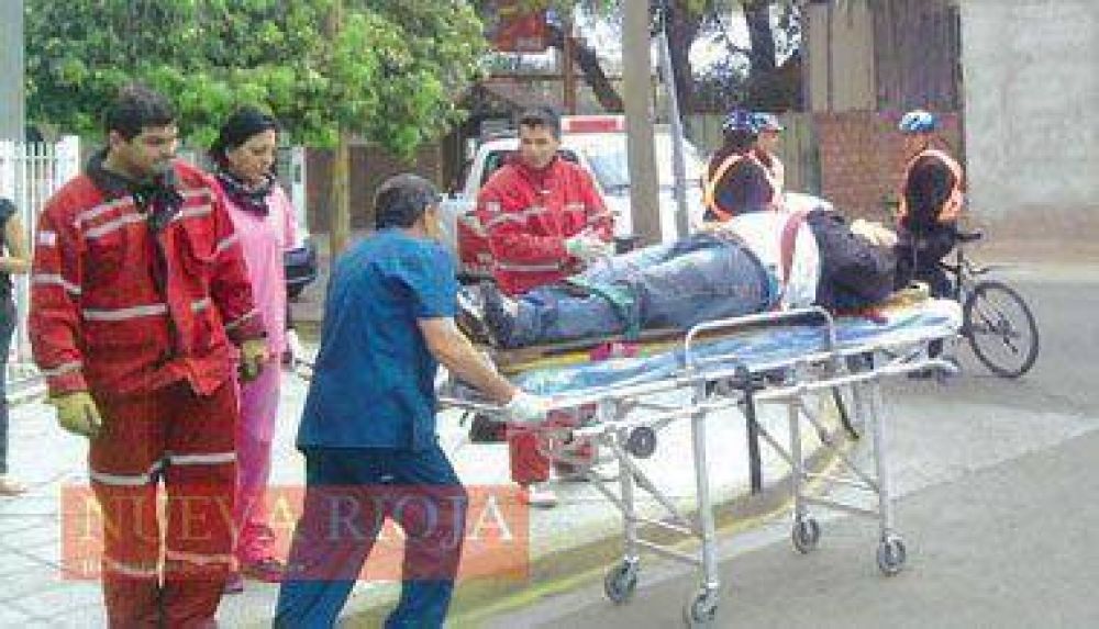 Cay� de su moto y fue internado en el hospital