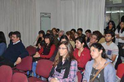  Capacitan a trabajadores y estudiantes en seguridad