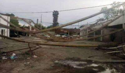 Se cay� el techo de la vieja estaci�n de servicio en Caucete