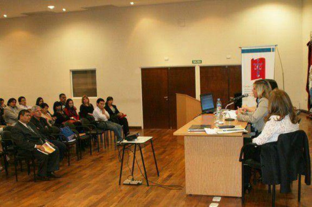 Debatieron sobre los derechos de los consumidores