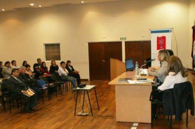 Debatieron sobre los derechos de los consumidores