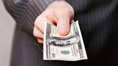 El blue qued� debajo de los $ 15 pero se dispararon el Contado Con Liqui y el d�lar bolsa