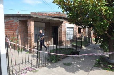 Conmoci�n en la zona sur: asesinaron a un hombre en el interior de su vivienda y lo hallaron tras una denuncia