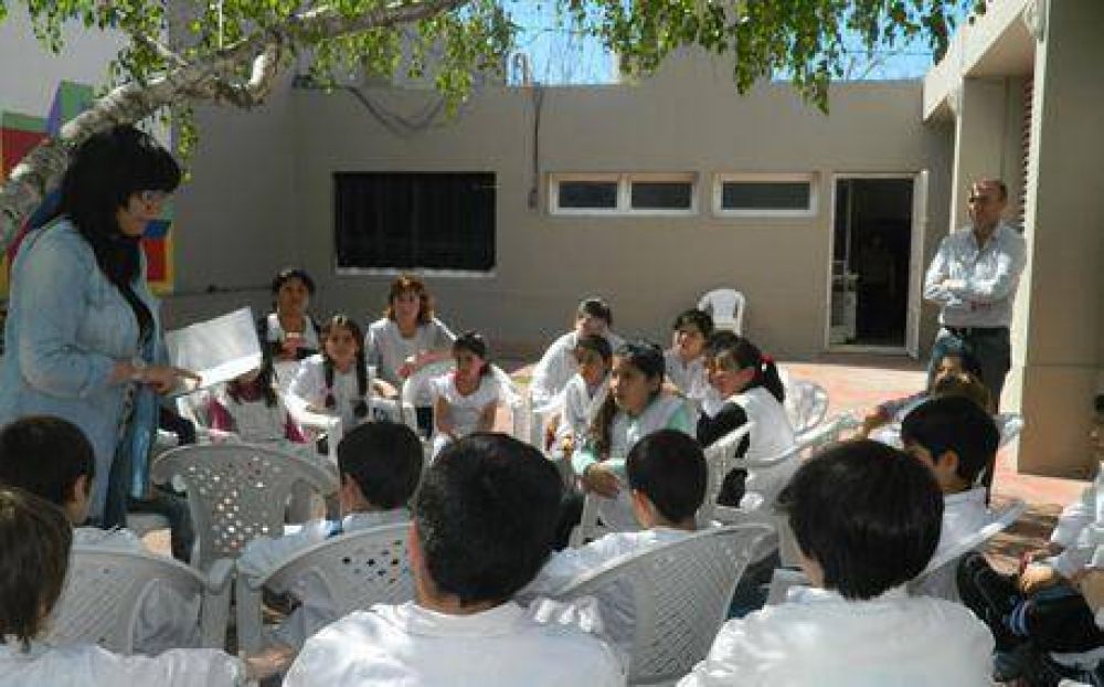 Marat�n de lectura en el patio abierto del Concejo Deliberante