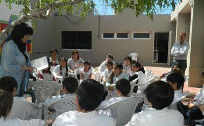 Marat�n de lectura en el patio abierto del Concejo Deliberante