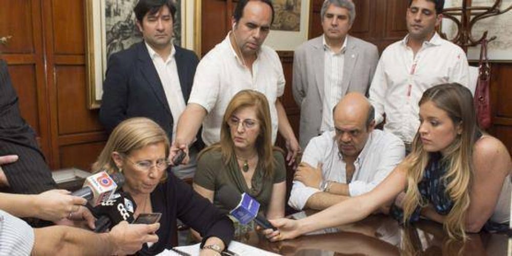 Bard�n asegur� que las protestas deben realizarse con las aulas llenas