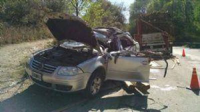 Carlos Paz: Fue aplastado por la carga de un cami�n y est� grave