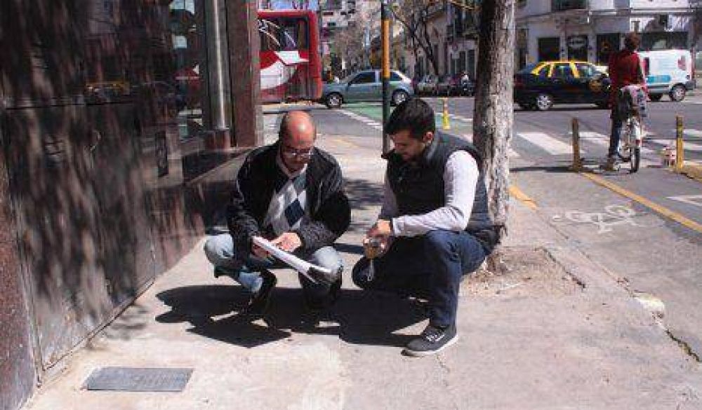Aumentaron controles a empresas que rompen veredas para obras