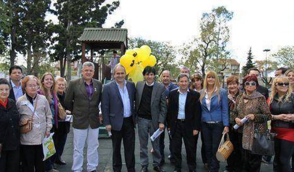Inauguran patio de juegos de la Plaza Ciudad Banff