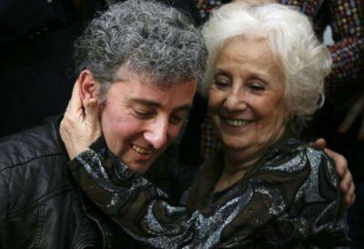Carlotto emprende una gira mundial junto a su nieto recuperado