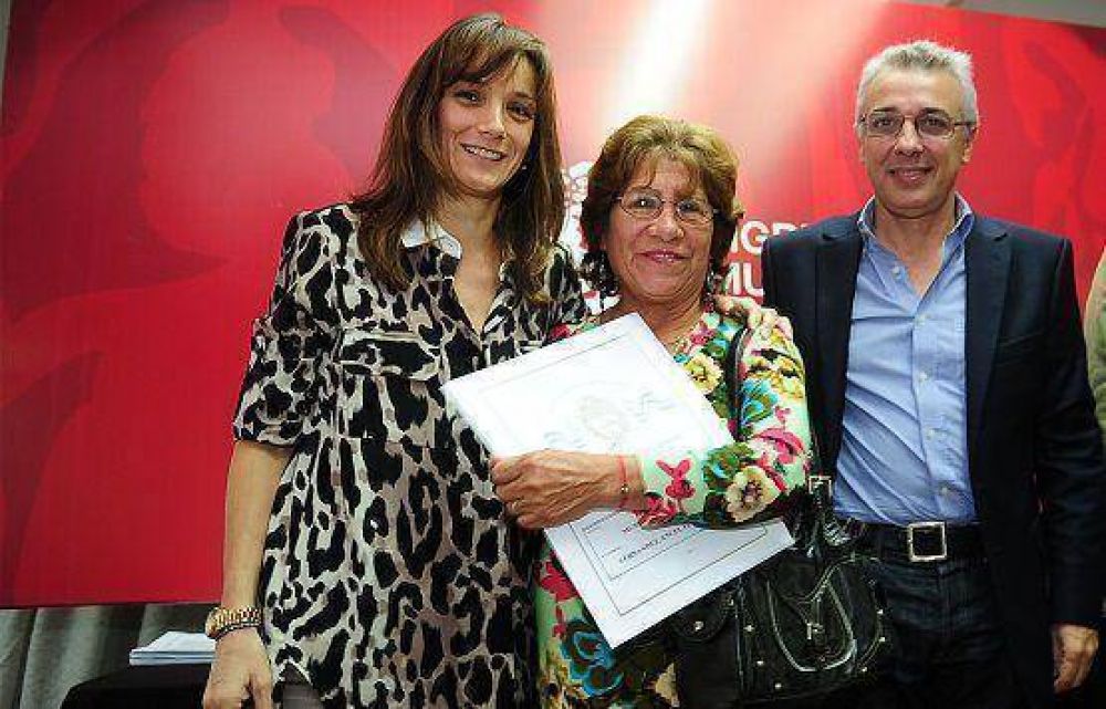 M�s de ochenta familias de Tigre recibieron su t�tulo de propiedad