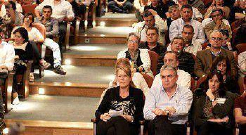  STOLBIZER CERRO EL ENCUENTRO DEL GEN Y MARCO LA CANCHA DEL FRENTE UNEN 