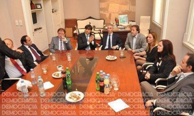 Meoni firm� un convenio con Anses: �200 familias podr�n acceder al lote�