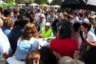 Isa anunci� la pavimentaci�n de las calles de barrio Lamadrid