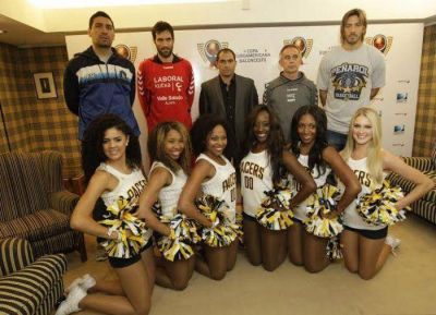 Pe�arol enfrenta al Baskonia en el Polideportivo por la Copa Euroamericana 
