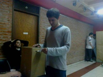 Franja Morada arras� en Derecho