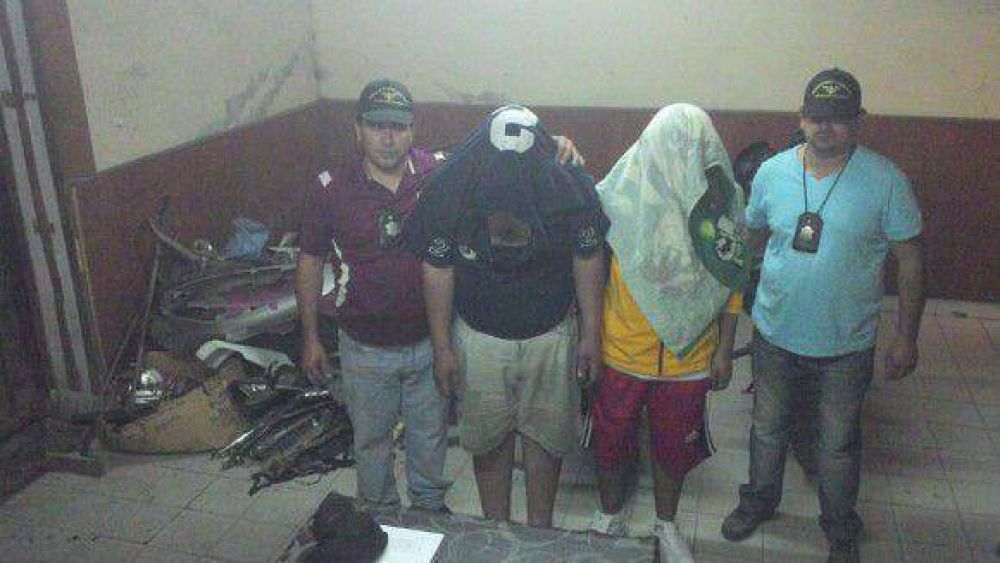 Secuestran motopartes y detienen a dos personas