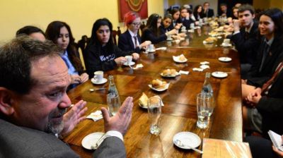 Otra forma de aprender, con caf� e historias