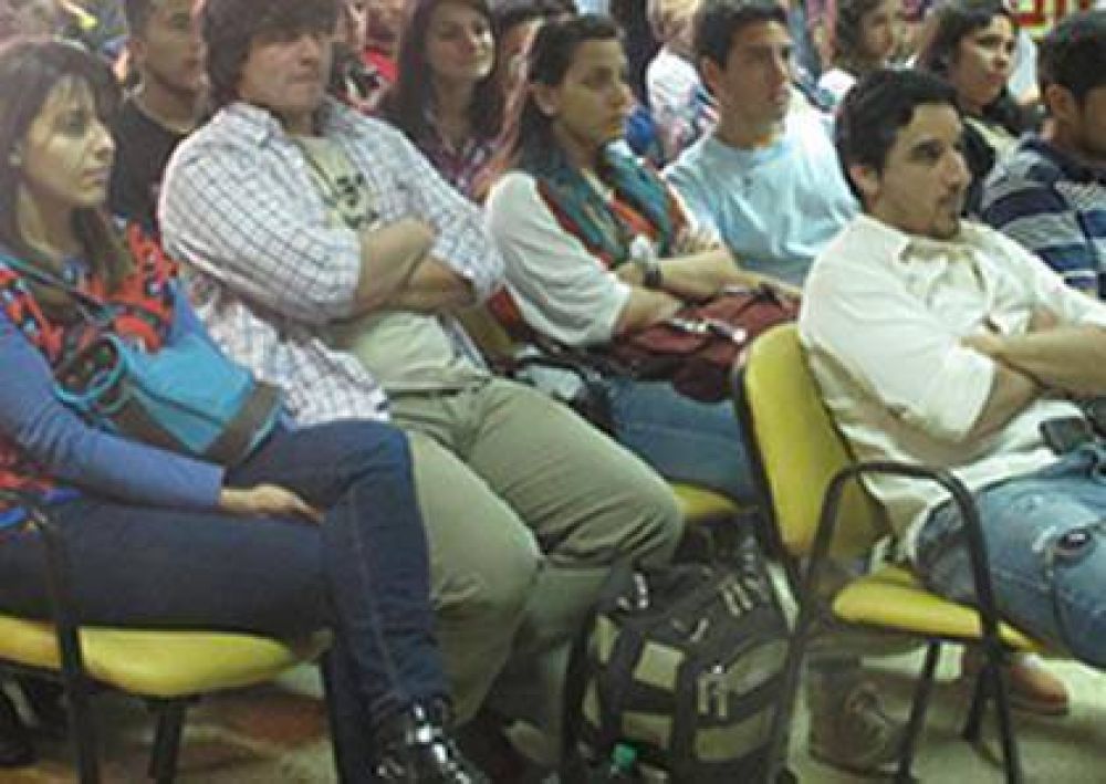 J�venes del Nuevo Espacio dialogaron con Massa