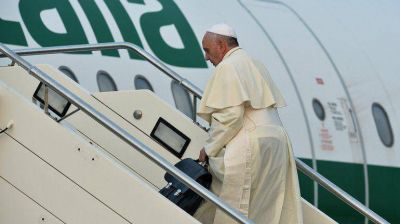 El Papa, en Albania: 'Nadie piense que puede escudarse en Dios cuando realiza actos de violencia' 
