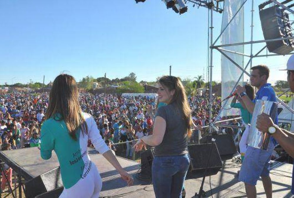 El Corrientes Cumbia volvi� a reunir a miles de j�venes en el inicio de la primavera