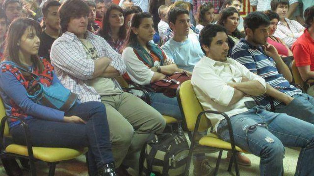 Massa habl� por una pantalla a j�venes entrerrianos	