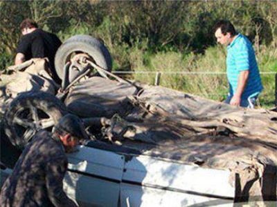 Cuatro ni�os y un mayor resultaron lesionados en un vuelco