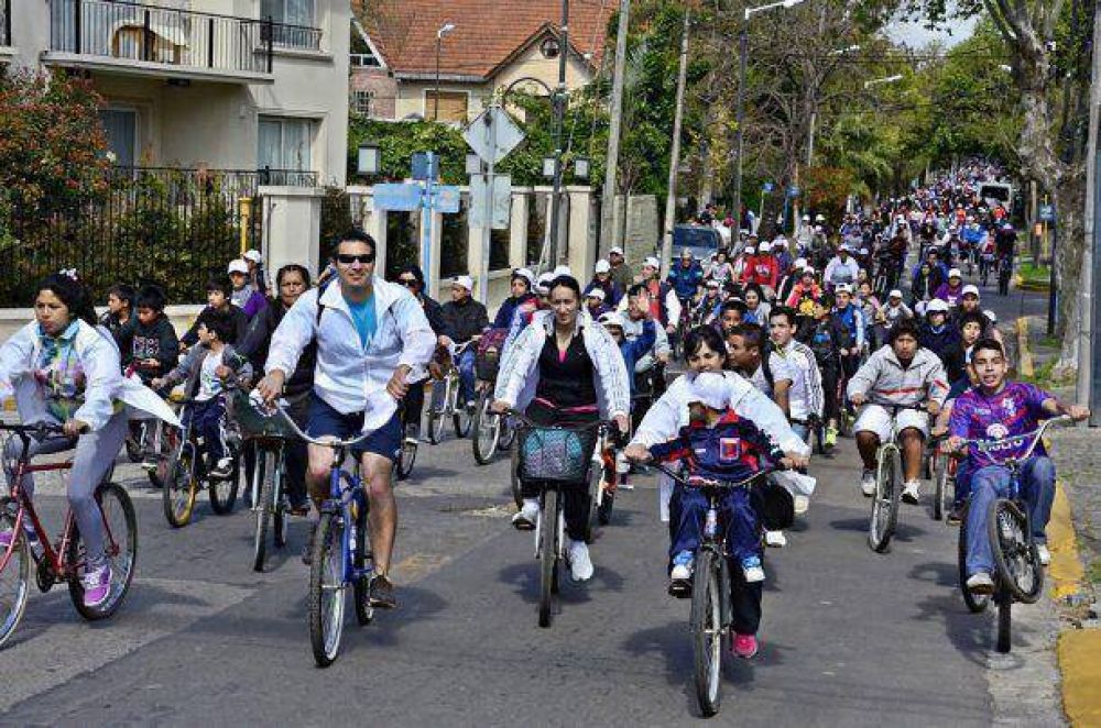 Ms de 5 mil participantes de la Bicicleteada Familiar 2014