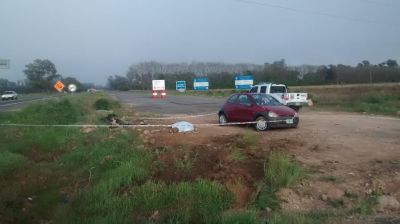 Una mujer muri� al despistar en la uni�n de la ruta 7 y el Acceso Oeste