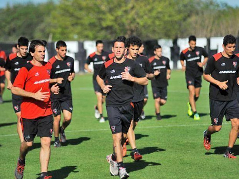 Newell's debe pescar en r�o revuelto ante un Racing golpeado por la crisis interna