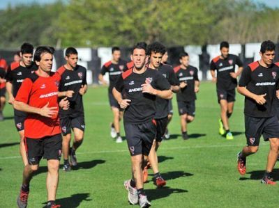 Newell's debe pescar en r�o revuelto ante un Racing golpeado por la crisis interna