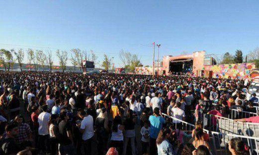 Multitudinarios festejos de la Primavera en Carlos Paz, Villa Mara y otras ciudades