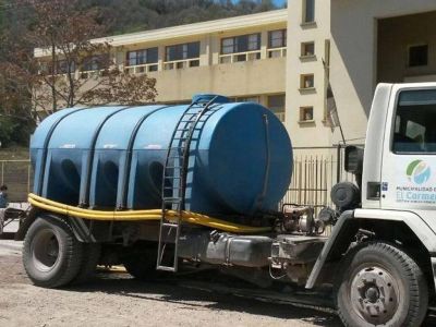 El Gobierno asisti� a los vecinos afectados por el corte de agua