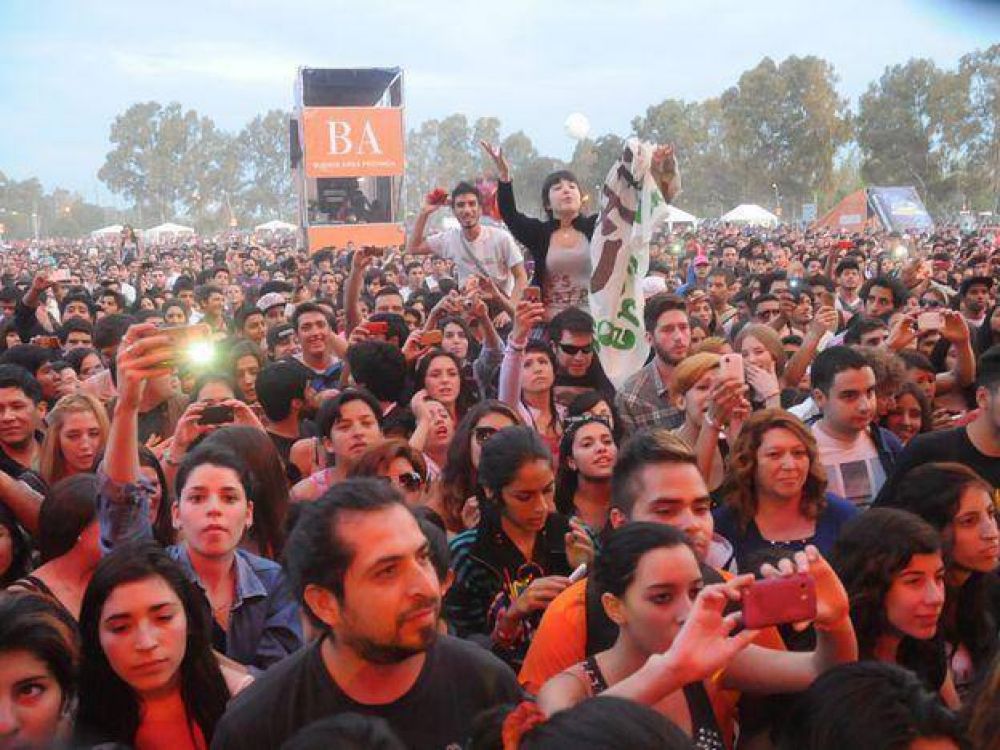 Babas�nicos hizo bailar en el parque Agnesi a 13 mil personas