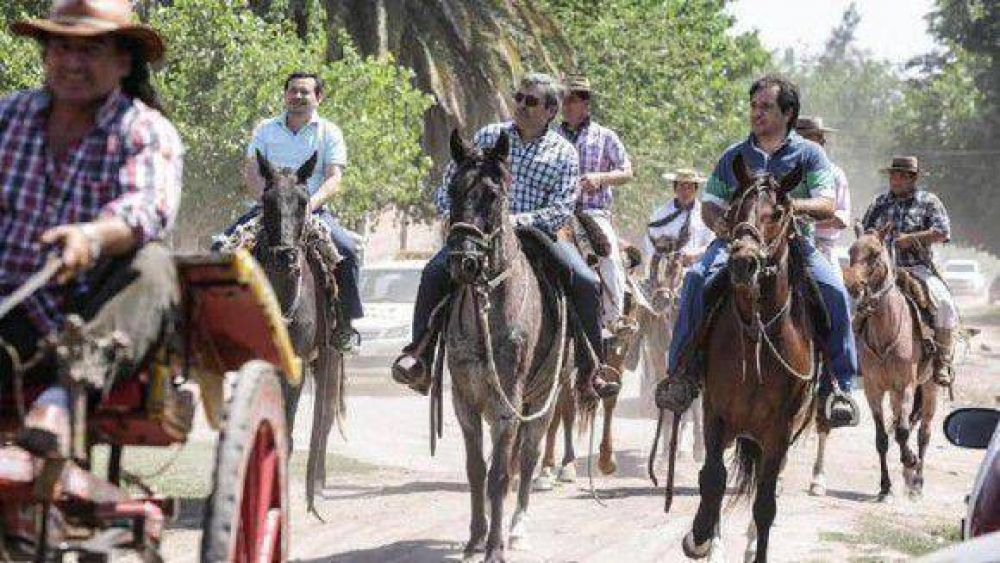 Cano celebr� la llegada de la primavera con una fiesta popular en Leales