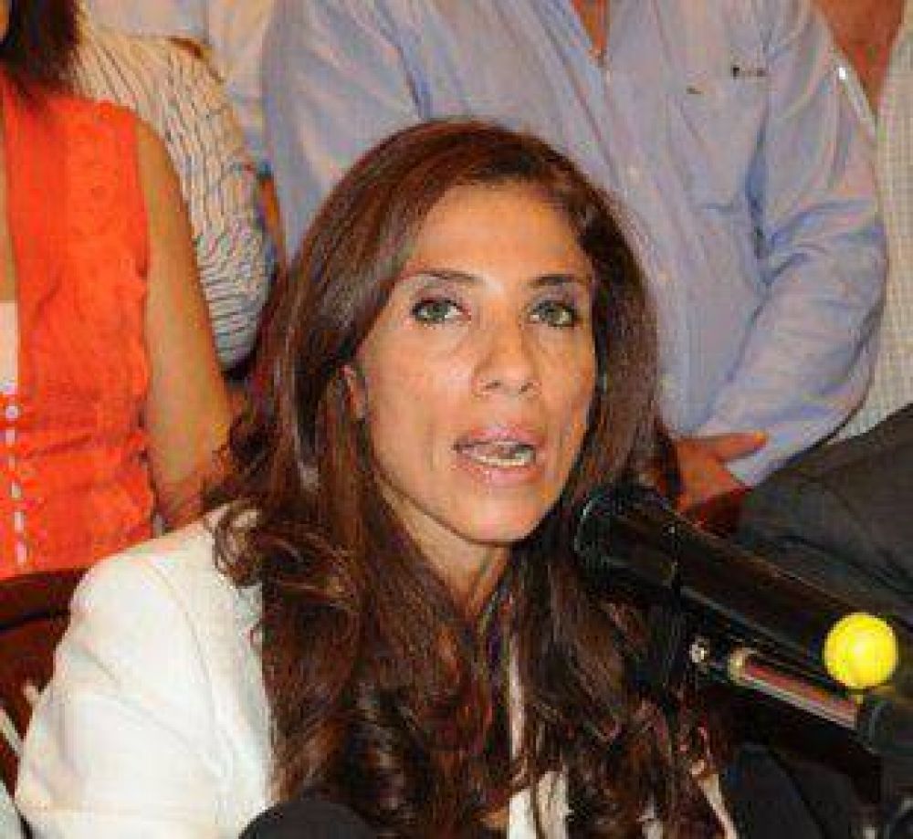 La gobernadora firm� la ejecuci�n de importantes obras para el interior provincial
