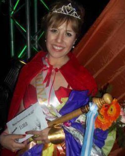 Ante 4.000 personas, Nerea fue coronada nueva Reina de J�chal